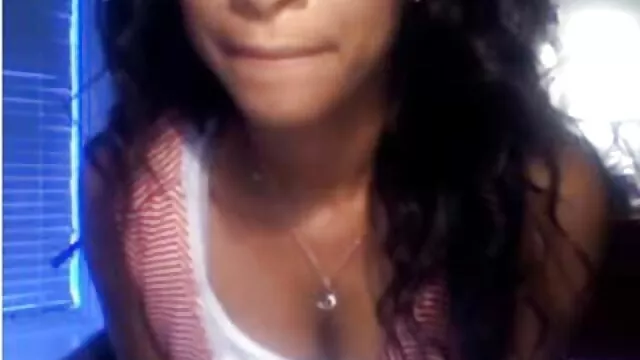 Porno gratuit sans inscription  Beauté doigts rouge et tire video x black gratuit de nouveau dans la douche