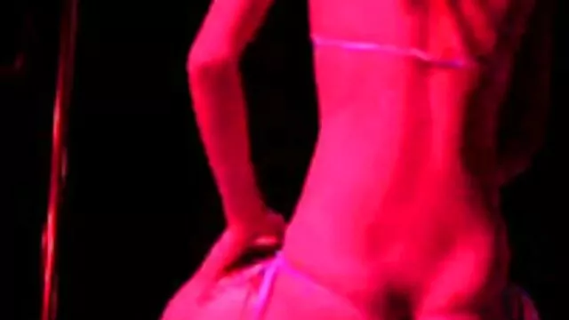 Porno gratuit sans inscription  Crystal Rush prend deux xx vidéo gratuit trous avec ses trous