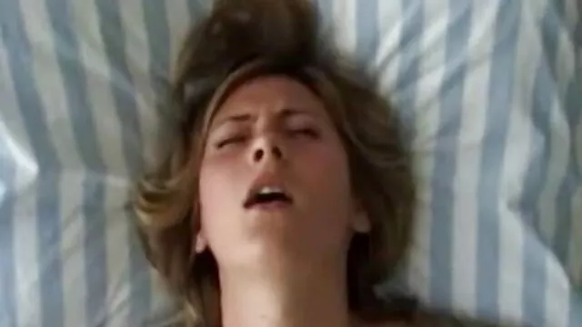 Porno gratuit sans inscription  Fille a donné un trio anal film sexe gratuit amateur