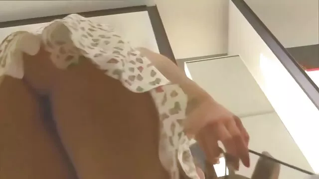 Porno gratuit sans inscription  Elle ramassa sa robe rouge video de x gratuit et a donné la malédiction