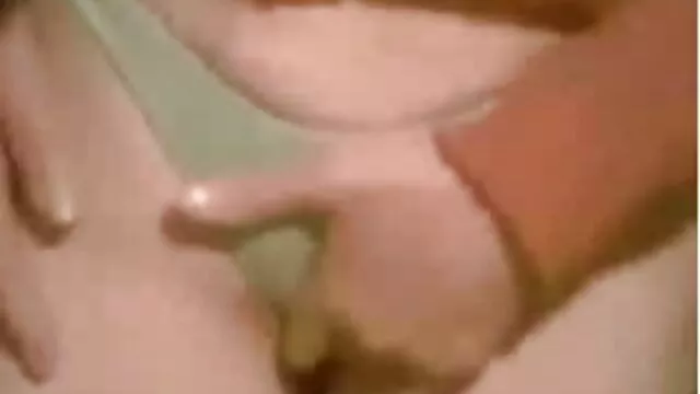 Porno gratuit sans inscription  Elle a poussé la jeune Lisa dans le trou et le sperme reste sur son visage femme mure video x